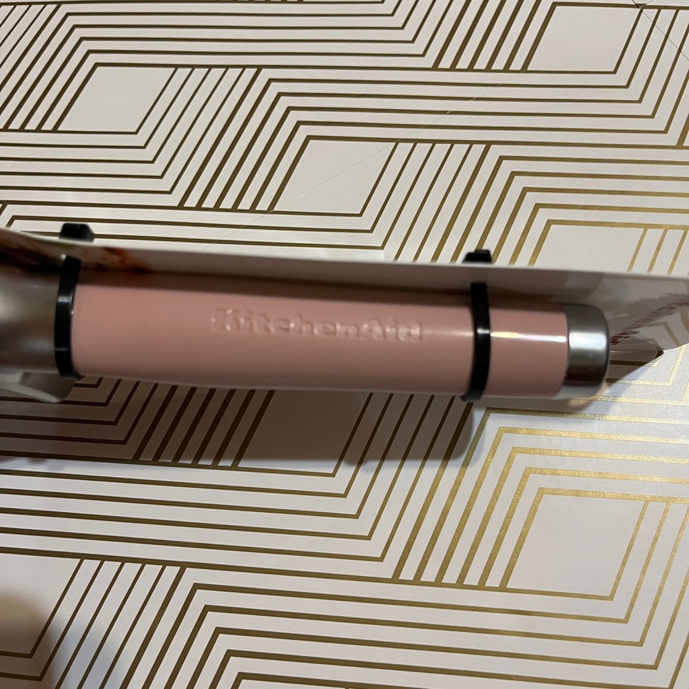 KitchenAid Pizza Cutter - Pink - Picture 2 of 4